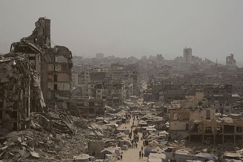 Die Lage in Gaza könnte verheerender nicht sein. - © Jehad Alshrafi/AP/dpa