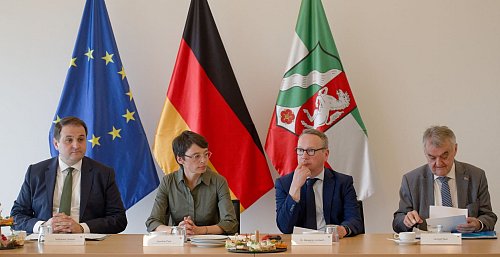 Die Landesregierung zieht eine Zwischenbilanz zu ihrem Maßnahmenpaket nach dem Solinger Terroranschlag. - © Henning Kaiser/dpa