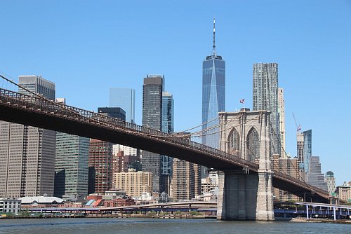 Die Brooklyn Bridge in New York wurde am Abend zum Unglücksort. (Archivbild) - © Christina Horsten/dpa