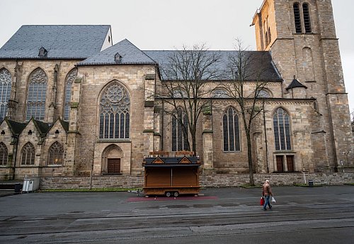 Unbekannte sollen an der Reinoldikirche versuchten haben, zwei Obdachlose zu töten. (Archivbild) - © Bernd Thissen/dpa