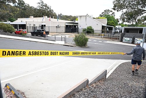 Asbest gilt als sehr gesundheitsschädlich. - © Lukas Coch/AAP/dpa