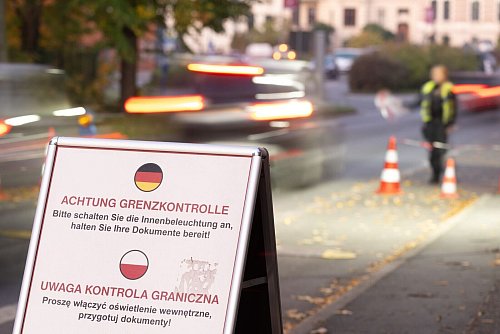 An der deutsch-polnischen Grenze wird seit gut einem Jahr kontrolliert. (Archivfoto) - © Sebastian Kahnert/dpa