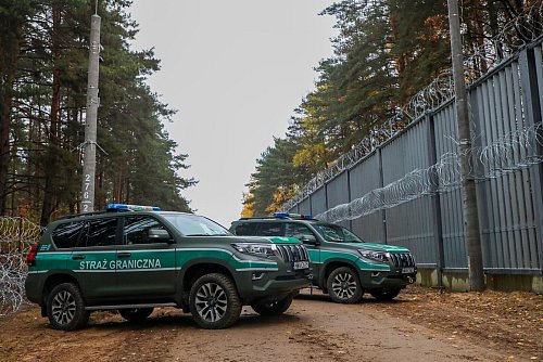 Am Mittwoch hat Bundesinnenministerin Nancy Faeser (SPD) Polens Grenze zu Belarus besucht. Die EU wirft Russland vor, gezielt irreguläre Migranten über Belarus in die Europäische Union zu lotsen. - © Artur Reszko/PAP/dpa