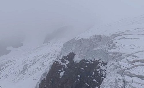 Aktuell herrscht in der Gegend hohe Lawinengefahr. - © -/Italienische Bergwacht /dpa