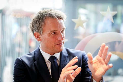 SAP-Chef Christian Klein und weitere Firmenvertreter waren zu Gast beim Digitalgipfel. - © Kay Nietfeld/dpa