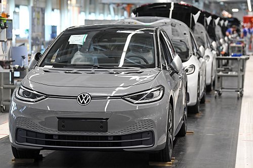 VW-Chef Blume hat noch Hoffnung auf Verhandlungslösung (Archivbild) - © Hendrik Schmidt/dpa-Zentralbild/POOL/dpa