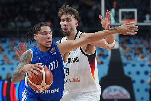 Franz Wagner und die deutschen Basketballer stehen im EM-Finale. - © Sergei Grits/AP/dpa
