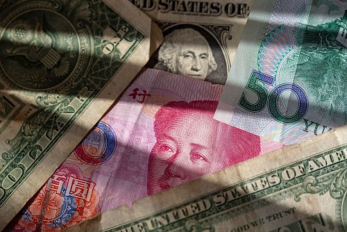 Der Zollkonflikt zwischen den USA und China schaukelt sich weiter hoch. (Archivbild) - © Fernando Gutierrez-Juarez/dpa