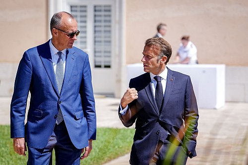 Tauschten sich zuletzt eng zum Thema aus: Bundeskanzler Friedrich Merz und Frankreichs Präsident Emmanuel Macron. - © Kay Nietfeld/dpa