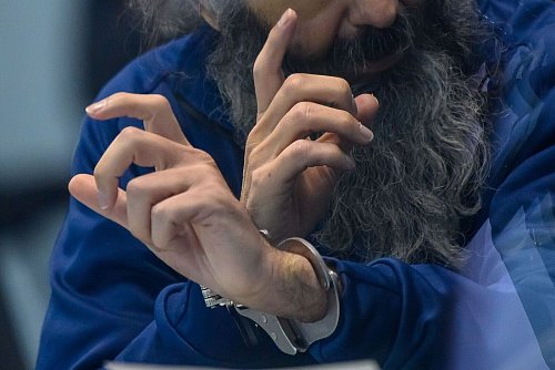 Der Angeklagte meldet sich im Prozess immer wieder zu Wort. - © Klaus-Dietmar Gabbert/dpa