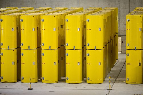 152 Castor-Behälter werden in absehbarer Zeit von Jülich ins Zwischenlager Ahaus transportiert. (Archivbild) - © Guido Kirchner/dpa