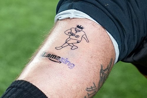 Ein Tattoo für jeden Sieg der Baltimore Ravens - bis es einen Sieg im Super Bowl gibt. - © Stephanie Scarbrough/AP/dpa