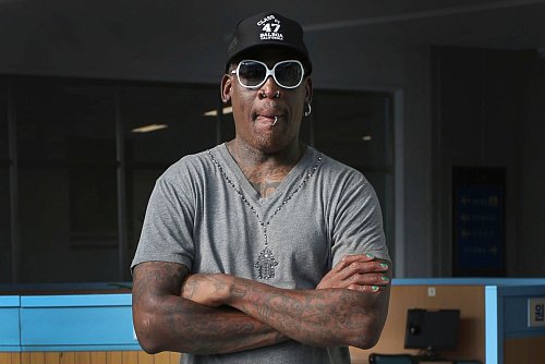 Dennnis Rodman kommt bei seiner Tochter nicht gut weg. - © Kim Kwang Hyon/AP/dpa