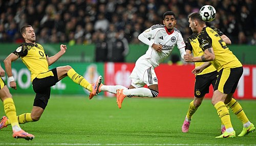 Eintracht Frankfurt und Borussia Dortmund lieferten sich einen Pokal-Fight. - © Arne Dedert/dpa