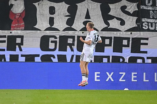 Rettete der Eintracht zumindest einen Punkt: Rasmus Kristensen - © Harry Langer/dpa