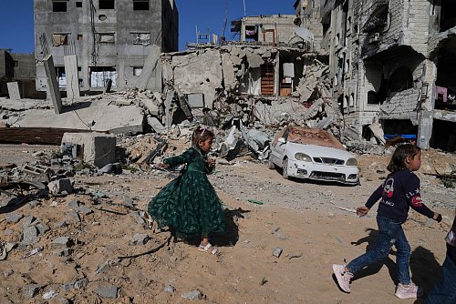 Der Evakuierungsaufruf der israelischen Armee erfolgte während des Eid al-Fitr, einem muslimischen Feiertag, der das Ende des Fastenmonats Ramadan markiert. - © Jehad Alshrafi/AP/dpa