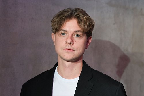 Content Creator Jonas Ems greift im Netz gesellschaftsrelevante Themen auf. - © Jens Kalaene/dpa