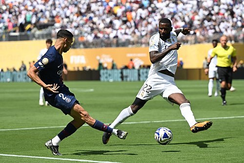 Auch Antonio Rüdiger (r), hier in Aktion gegen Achraf Hakimi, war völlig überfordert. Der DFB-Abwehrboss verschuldete das zweite Gegentor. - © Sven Hoppe/dpa