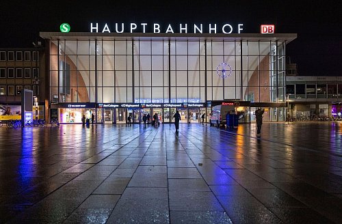 Der Kölner Hauptbahnhof wird in den kommenden Wochen für Pendler und Bahnreisende zu einer Problemzone. - © Thomas Banneyer/dpa