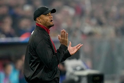 Vincent Kompany erlebt ein fulminantes Trainer-Debüt in der Königsklasse. - © Matthias Schrader/AP/dpa
