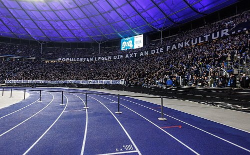 Auch die Fans von Hertha BSC haben ihren Unmut geäußert. - © Andreas Gora/dpa