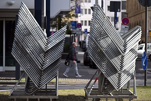 Das Thema Sicherheit bei Umzügen spielt bei den Veranstaltern eine wichtige Rolle. (Archivfoto) - © Federico Gambarini/dpa