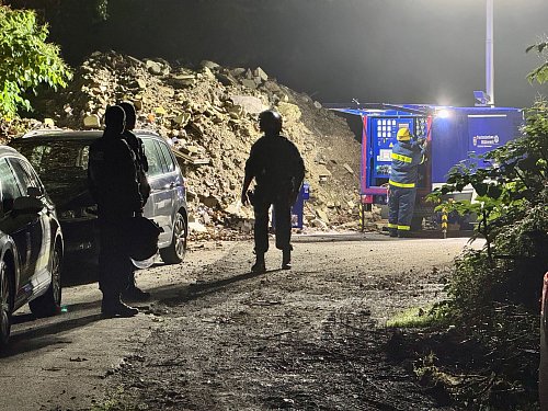 Im Oktober war die Polizei bereits mit Razzien gegen die illegalen Zigarettenfabriken vorgegangen. (Archivbild) - © Wolfram Lumpe/dpa