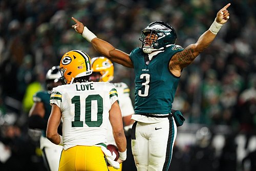 Die Eagles setzten sich gegen die Packers durch, auch weil Jordan Love (links) nicht seinen besten Tag hatte. - © Derik Hamilton/AP/dpa