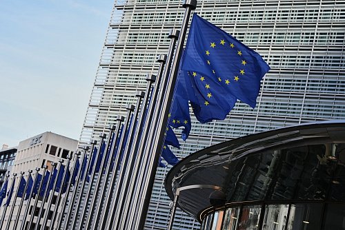 Die EU-Kommission will der Untersuchung Vorrang einräumen (Archivbild) - © Virginia Mayo/AP/dpa