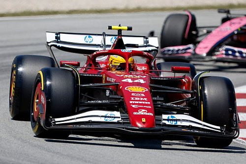 Auf der Strecke passt es im Ferrari noch zu selten. - © Joan Monfort/AP/dpa