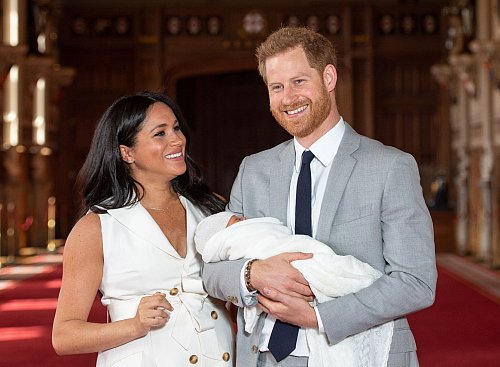 Prinz Archie wurde damals in Windsor präsentiert.(Archivbild) - © Dominic Lipinski/PA Wire/dpa