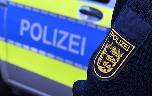 Für 59 französische Hooligans endete die Reise nach Deutschland statt im Stadion auf dem Polizeirevier. - © Bernd Weißbrod/dpa