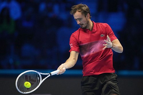Tennisprofi Daniil Medwedew darf sich bei den ATP Finals über seinen ersten Sieg freuen. - © Antonio Calanni/AP