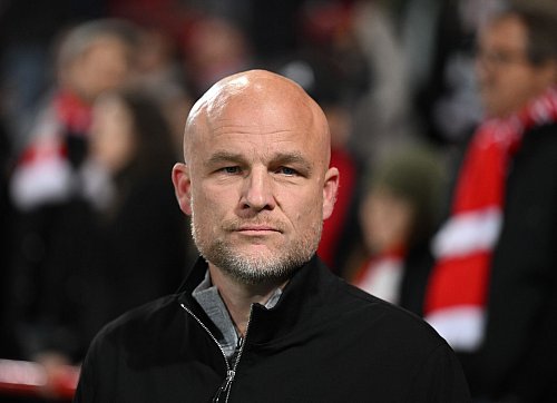 Rouven Schröder stärkte Trainer Eugen Polanski den Rücken. - © Soeren Stache/dpa