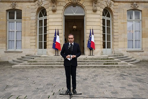 Rücktritt nach nur vier Wochen im Amt: Sébastien Lecornu. - © Stephane Mahe/Reuters Pool/AP/dpa
