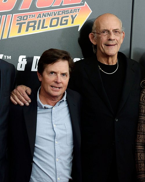 Michael J. Fox und Christopher Lloyd - hier vor zehn Jahren - wurden durch «Zurück in die Zukunft» zu Hollywood-Weltstars. (Archivbild) - © Jason Szenes/EPA/dpa