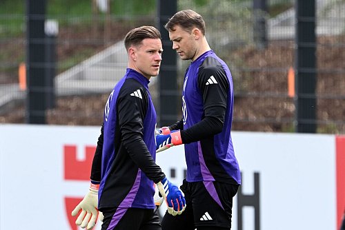 Jahrelang musste ter Stegen warten, um Neuer im DFB-Tor abzulösen. - © Federico Gambarini/dpa