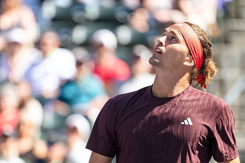 Für Alexander Zverev ist das Turnier in Indian Wells nach dem ersten Match schon wieder vorbei. - © Maximilian Haupt/dpa