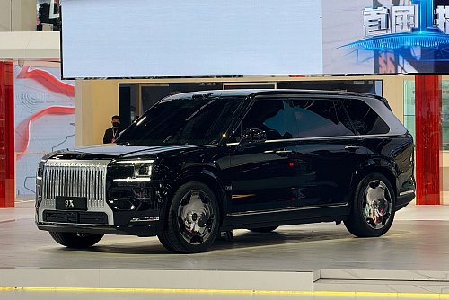 Der XXL-Geländewagen Zeekr 9X beschleunigt in kaum mehr als drei Sekunden aus dem Stand auf Tempo 100. - © Thomas Geiger/dpa-tmn