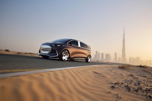 Auf zur großen Tour: Später in der Serie soll der Van bestenfalls mehr als 500 Kilometer zurücklegen können. - © Mercedes-Benz AG/dpa-tmn