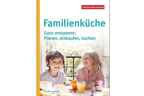 Claudia Krüger, «Familienküche. Ganz entspannt: Planen, einkaufen, kochen», Verbraucherzentrale NRW 2022, 208 S., ISBN: 978-3-86336-162-4, 19,90 Euro, eBook 15,99. - © Verbraucherzentrale NRW/dpa-tmn