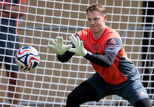 «Wir werden bereit sein.» Bayern-Kapitän Manuel Neuer beim Training. - © Sven Hoppe/dpa