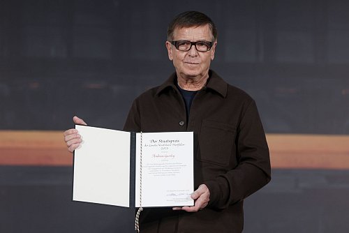 Fotokünstler Andreas Gursky hat die höchste Auszeichnung des Landes NRW erhalten. - © Oliver Berg/dpa-Pool/dpa
