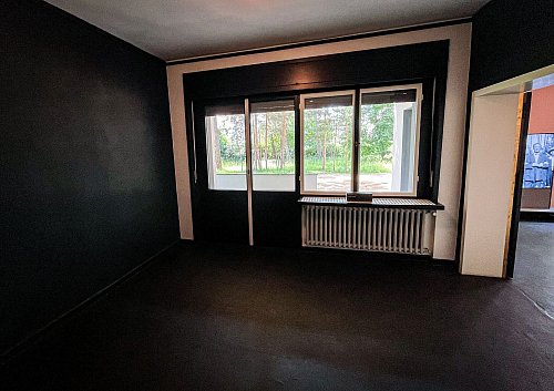 Das schwarze Esszimmer im Meisterhaus von Wassily Kandinsky in Dessau-Roßlau. - © Heidi Scharvogel/dpa-tmn