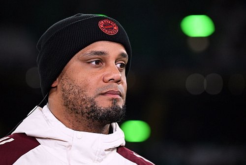 Durfte weitgehend zufrieden sein mit seinen Spielern: Bayern-Trainer Vincent Kompany. - © Sven Hoppe/dpa