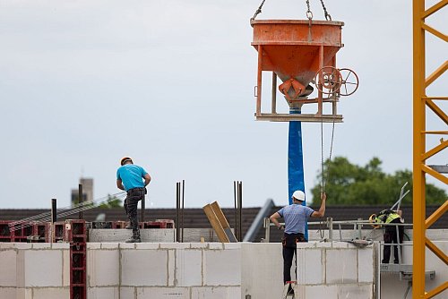 Bundesregierung will mit «Bau-Turbo» Wohnungsbau beschleunigen - © Rolf Vennenbernd/dpa