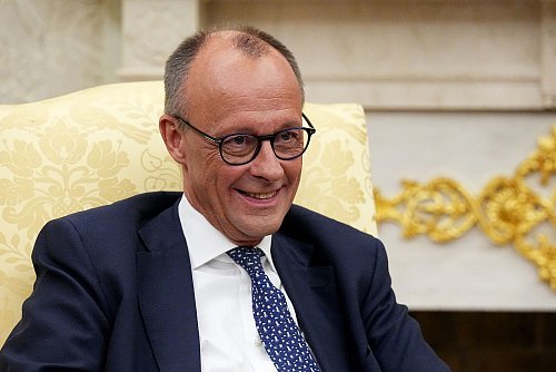 Merz und Trump haben einen Draht zueinander - kann der Bundeskanzler so in eine Führungsrolle für Europa schlüpfen? - © Michael Kappeler/dpa