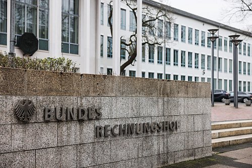 Der Bundesrechnungshof fordert härtere Sparanstrengungen. (Archivbild) - © Oliver Berg/dpa