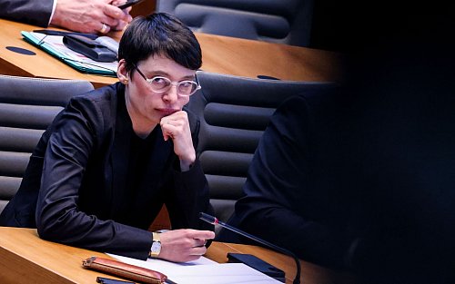 Nordrhein-Westfalens Fluchtministerin Paul wehrt sich im Landtag gegen Vorwürfe der AfD. - © Oliver Berg/dpa