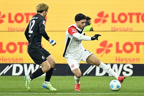 Spielte exzellent: Omar Marmoush (r). - © Uwe Anspach/dpa